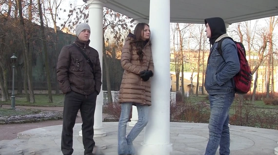 Питерские парни сняли девушку за деньги и отымели в туалете как последнюю девушку