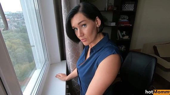 Похотливая женщина за 40 трахается с пасынком пока мужа нет дома