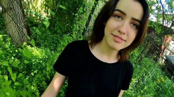 Просто захотелось отсосать незнакомцу прямо на улице